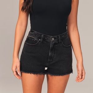 Abercrombie & Fitch Curve Love 90’s Fit Cut Off Denim Short in Black
